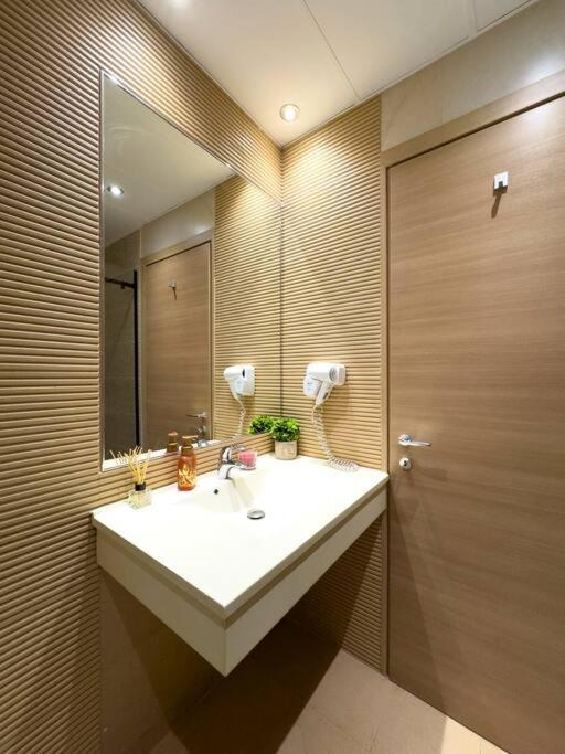 Luxury 2 Bedroom Apartment Букурещ Екстериор снимка