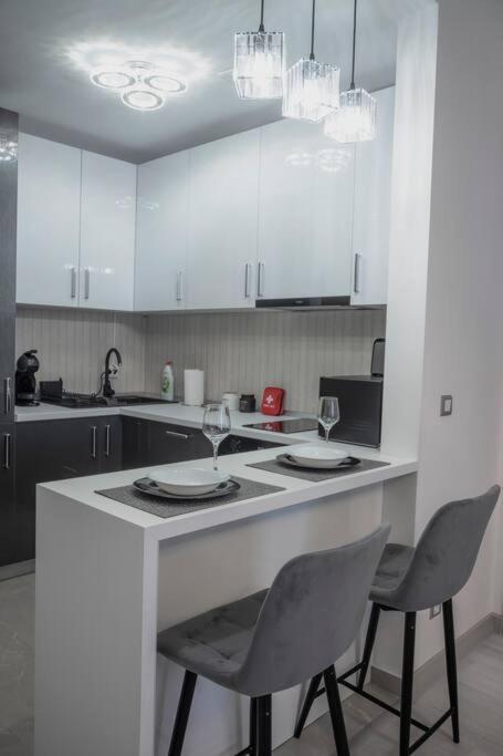 Luxury 2 Bedroom Apartment Букурещ Екстериор снимка