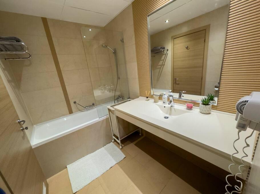 Luxury 2 Bedroom Apartment Букурещ Екстериор снимка