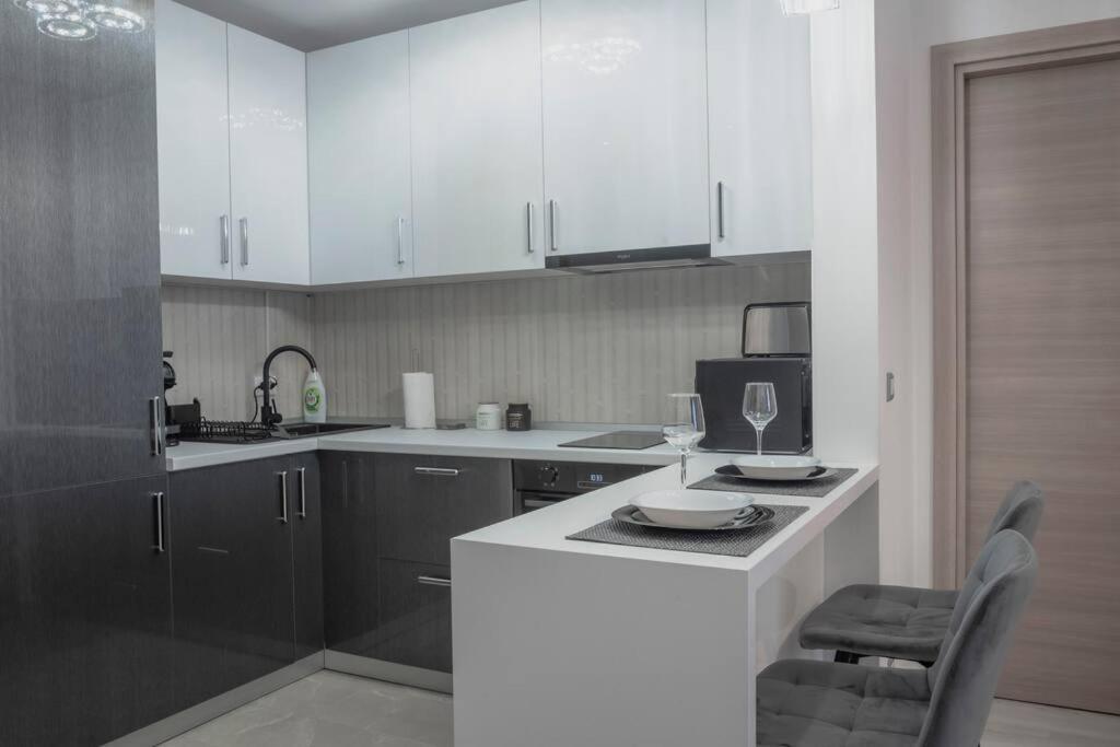 Luxury 2 Bedroom Apartment Букурещ Екстериор снимка