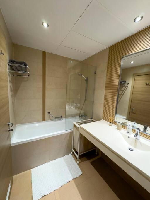 Luxury 2 Bedroom Apartment Букурещ Екстериор снимка