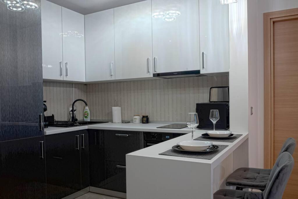 Luxury 2 Bedroom Apartment Букурещ Екстериор снимка