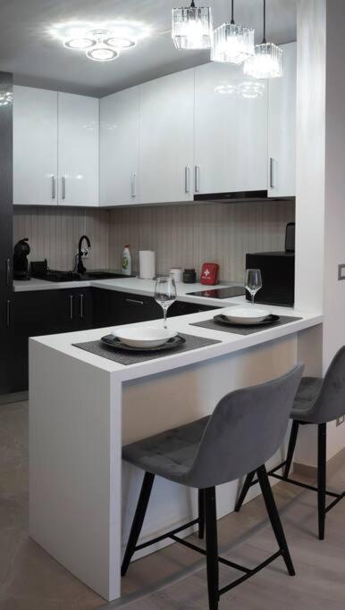 Luxury 2 Bedroom Apartment Букурещ Екстериор снимка